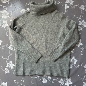 Aritzia The Group Babaton Wool Yak Blend Grey Turtleneck Sweater Sz Small